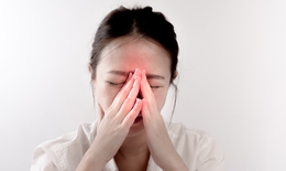 Nhức hốc mắt do viêm xoang