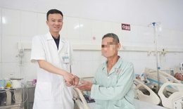 Cứu cụ &#244;ng 73 tuổi bị đột quỵ nhồi m&#225;u n&#227;o tho&#225;t cửa tử