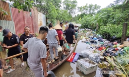 Hà Nội: Nước sông Hồng dâng cao, người dân bãi giữa chạy đua với lũ