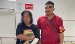 M&#226;u thuẫn với bạn trai, c&#244; g&#225;i d&#249;ng dao cứa v&#224;o tay rồi l&#234;n cầu định tự tử