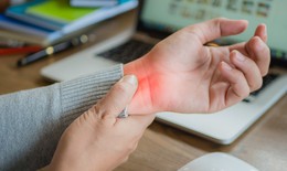 Cảnh giác biến chứng nặng khi điều trị hội chứng ống cổ tay không đúng cách