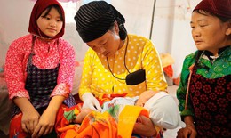 Bộ Y tế đề xuất tăng phụ cấp cho nhân viên y tế thôn, tổ dân phố, cô đỡ thôn, bản