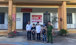 Nghe lời người lạ trên mạng, 3 học sinh nhỏ tuổi bỏ nhà đi 'lập nghiệp'