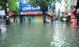 Chiều nay Hà Nội mưa dông kèm lốc sét, gió giật mạnh