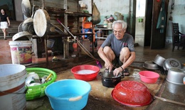 Người dân xã ven Hà Nội dọn dẹp nhà cửa sau trận lũ lụt lịch sử