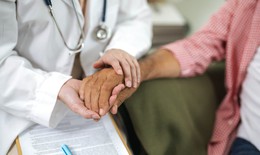 Người cao tuổi sống chung với HIV: Thách thức kép từ lão hóa và bệnh mạn tính