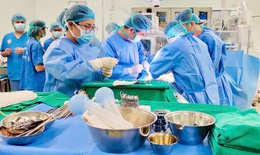 Gh&#233;p gan kh&#225;c nh&#243;m m&#225;u cứu sống c&#244; g&#225;i 17 tuổi