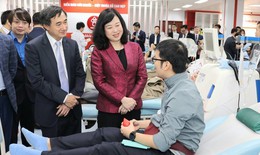 Ng&#224;nh y tế nỗ lực kh&#244;ng ngừng, vượt qua mọi thử th&#225;ch, lao động tận tụy, s&#225;ng tạo v&#236; sức khoẻ nh&#226;n d&#226;n