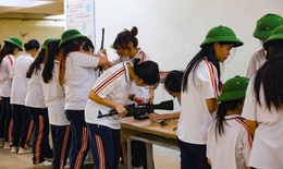 Trường Chuy&#234;n H&#224; Nội – Amsterdam xuống cấp nghi&#234;m trọng, c&#244; tr&#242; bất an