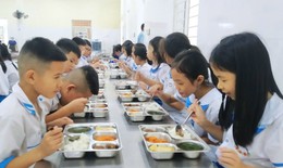 Dinh dưỡng học đường: Bữa ăn b&#225;n tr&#250; của con được l&#224;m ra như thế n&#224;o?