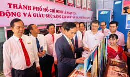 TPHCM trao tặng Không gian 'Cây tri thức' và 126.000 quyển sách tại Học viện Cán bộ