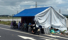 Chuyến thuyền chạy lũ nghiệt ng&#227; cướp đi sinh mạng hai b&#224; ch&#225;u l&#250;c nửa đ&#234;m