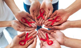 Vị thành niên nhiễm HIV: Không chỉ điều trị mà còn phải phòng lây nhiễm