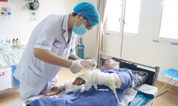 Bỏng nặng v&#236; đốt r&#225;c bằng xăng