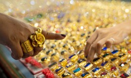 Gi&#225; v&#224;ng h&#244;m nay ng&#224;y 21/10 diễn biến rất lạ