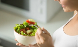 Những sai lầm khi ăn rau giảm c&#226;n khiến bạn m&#227;i kh&#244;ng gầy