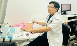 Dây rốn thắt nút có đẻ thường được không?