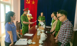 Bắt tạm giam c&#225;n bộ Ph&#242;ng Kinh tế ở L&#224;o Cai v&#236; nhận hối lộ