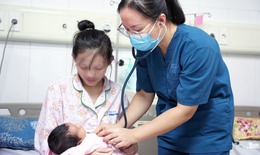 Cứu th&#224;nh c&#244;ng b&#233; trai sơ sinh 2 ng&#224;y tuổi mắc  ống rốn tr&#224;ng