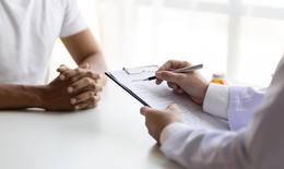 C&#243; thể d&#249;ng vitamin c&#249;ng thuốc kh&#225;ng sinh kh&#244;ng?