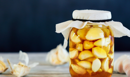 Tỏi ng&#226;m mật ong – ‘L&#225; chắn’ bảo vệ sức khỏe trong m&#249;a đ&#244;ng