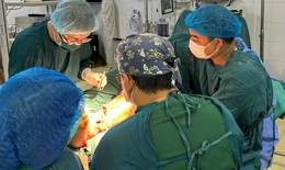 Nối th&#224;nh c&#244;ng cổ ch&#226;n gần đứt rời sau tai nạn giao th&#244;ng