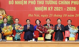 Thủ tướng trao quyết định bổ nhiệm và giao nhiệm vụ cho 2 Phó Thủ tướng, 3 Bộ trưởng