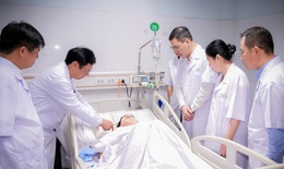 Tặng bằng khen của Bộ trưởng Bộ Y tế cho 1 tập thể, 4 điều dưỡng dũng cảm bảo vệ bệnh nh&#226;n trong vụ tấn c&#244;ng ở Nghệ An