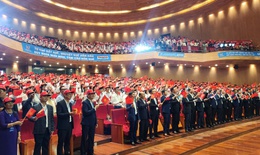 Hàng nghìn người tiếp sức 'nhà leo núi Olympia' tại điểm cầu Huế
