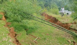 Sạt lở đe dọa 19 hộ d&#226;n v&#224; Trường Mầm non L&#226;m Ph&#250;