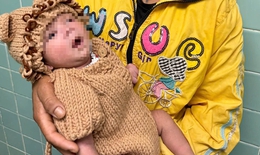 Trẻ sơ sinh 5 ng&#224;y tuổi bị thủng dạ d&#224;y v&#236; mẹ cho ăn cơm: Cảnh b&#225;o sai lầm chết người khi chăm con nhỏ