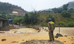Mưa lớn g&#226;y sạt lở, h&#224;ng trăm hộ d&#226;n ở Đ&#224; Nẵng bị c&#244; lập