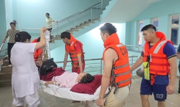 Bộ Y tế y&#234;u cầu cơ sở y tế khu vực miền Trung trực 24/24, sẵn s&#224;ng cấp cứu cho nạn nh&#226;n do mưa lũ g&#226;y ra