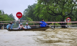 Mưa lũ tiếp tục bủa v&#226;y miền Trung, c&#243; nơi mưa rất to tr&#234;n 400mm
