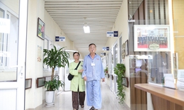 Phát hiện và điều trị sớm, điều kỳ diệu xảy ra với bệnh nhân ung thư U70