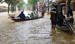 Lũ tr&#234;n c&#225;c s&#244;ng ở Huế l&#234;n trở lại, chấn chỉnh t&#236;nh trạng &#39;chặt ch&#233;m&#39; dịch vụ cứu hộ