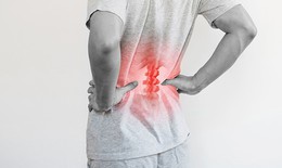 Xẹp đốt sống có triệu chứng như nào?