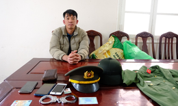 Bắt giữ thanh ni&#234;n giả danh c&#244;ng an để ‘tạo uy t&#237;n’