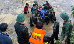 12 giờ t&#236;m kiếm, đ&#227; thấy thi thể 2 vợ chồng bị nước cuốn tr&#244;i ở L&#224;o Cai