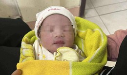 Phát hiện cháu bé còn nguyên dây rốn trong căn nhà hoang