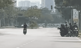 Thiếu ni&#234;n &#39;bốc đầu&#39; xe m&#225;y giữa phố, bố bị phạt 9 triệu đồng