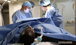 B&#225;c sĩ Việt Nam kịp thời phẫu thuật cho binh sĩ Ghana ở Nam Sudan