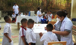 Kon Tum hoàn thành tiêm phòng sởi cho hơn 12.500 trẻ em, đạt trên 97%