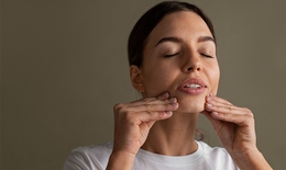 5 cách tự nhiên giúp xóa nếp nhăn khi cười, lấy lại làn da tươi trẻ ngay tại nhà