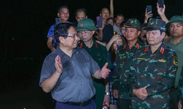 Giữa đ&#234;m, Thủ tướng thị s&#225;t c&#225;c x&#227; ngập s&#226;u ở H&#224; Nội