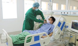 Con trai 28 tuổi được mẹ đẻ tự nguyện hiến thận cứu đ&#227; xuất viện