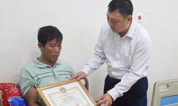 Vụ cứu người sau đó bị trôi dạt trên biển 2 ngày: Tặng Giấy khen cho 3 cá nhân