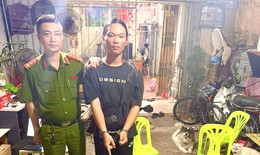 Tin mới vụ giấu 20 kg bạc dưới đế gi&#224;y vận chuyển tr&#225;i ph&#233;p qua bi&#234;n giới