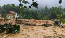 V&#236; sao ngọn n&#250;i ở Đ&#224; Nẵng sạt lở kinh ho&#224;ng d&#249; trời nắng r&#225;o?