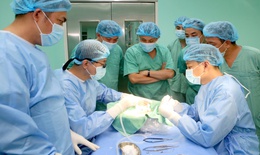 Ca ghép gan xuyên Việt cứu sống bé 2 tuổi bị teo đường mật bẩm sinh